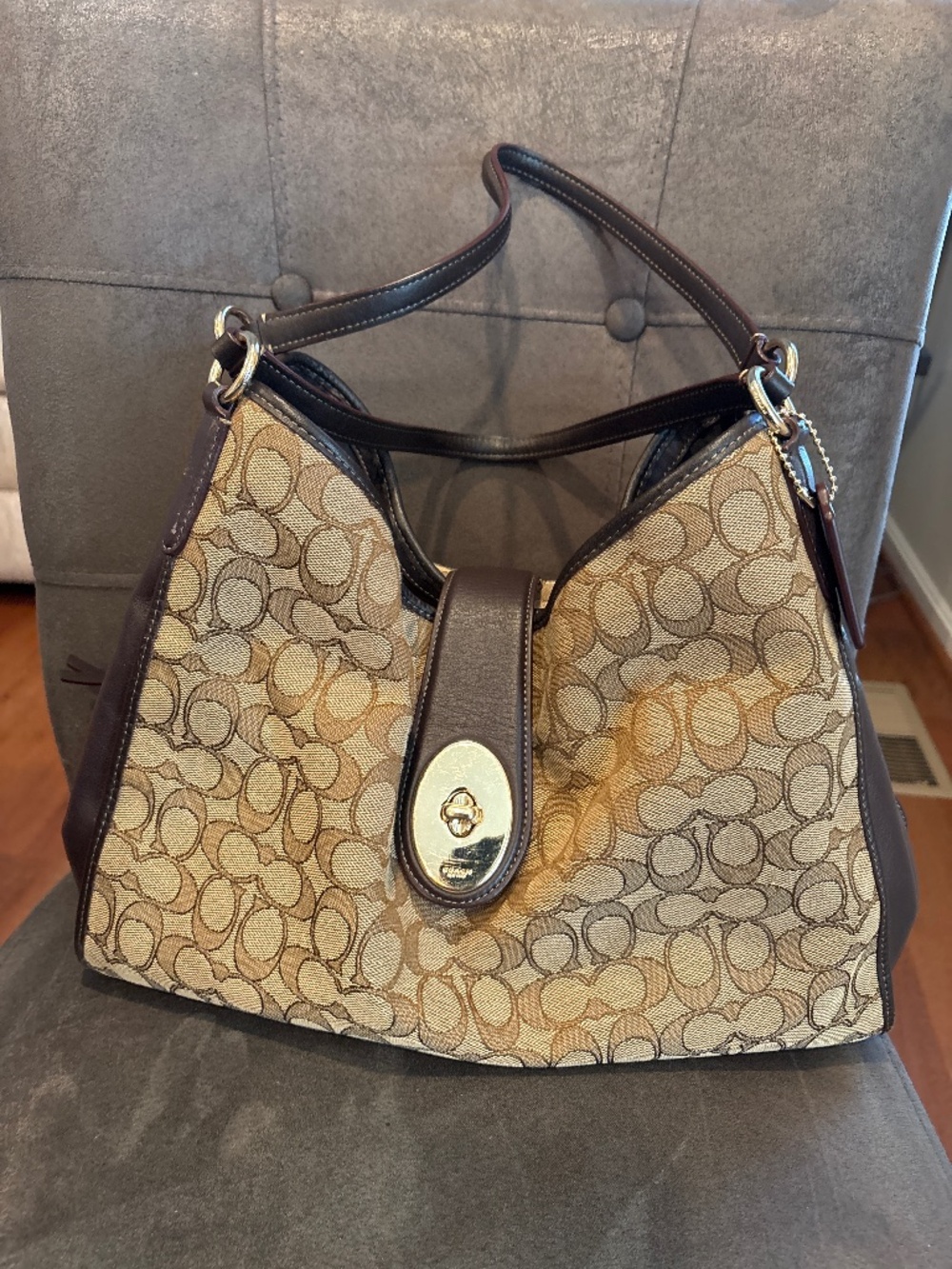 Women’s Vintage Coach Madison Carlyle Shoulder Signature Print Handbag